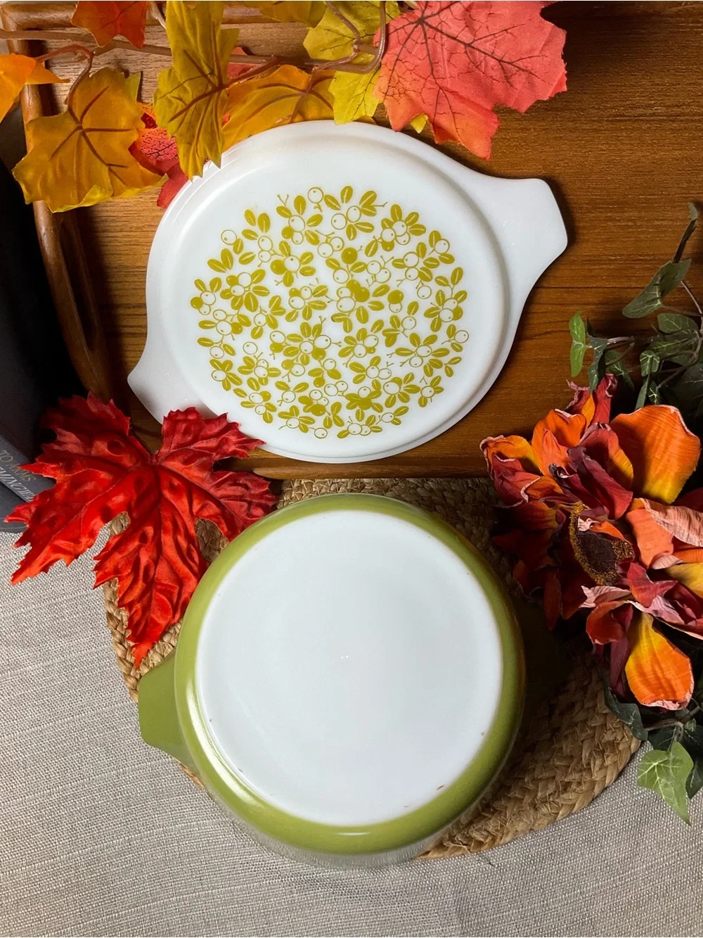 Vintage Pyrex Verde 2.5 Qt Casserole with Olive Floral Lid